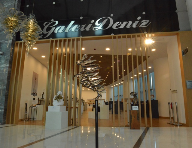 GaleriDeniz Gl’onze Sergisi ile sanatseverlere 'merhaba' dedi