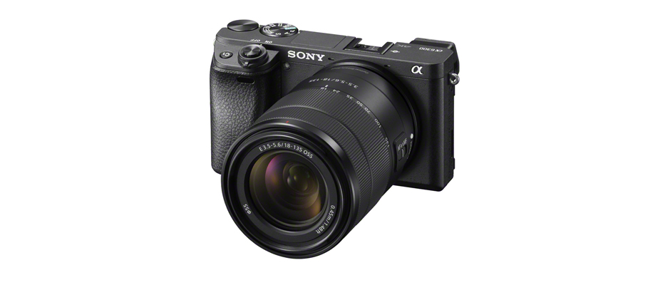 Sony, E-mount yelpazesine yüksek büyütme oranlı APS-C Zoom lensi ekledi