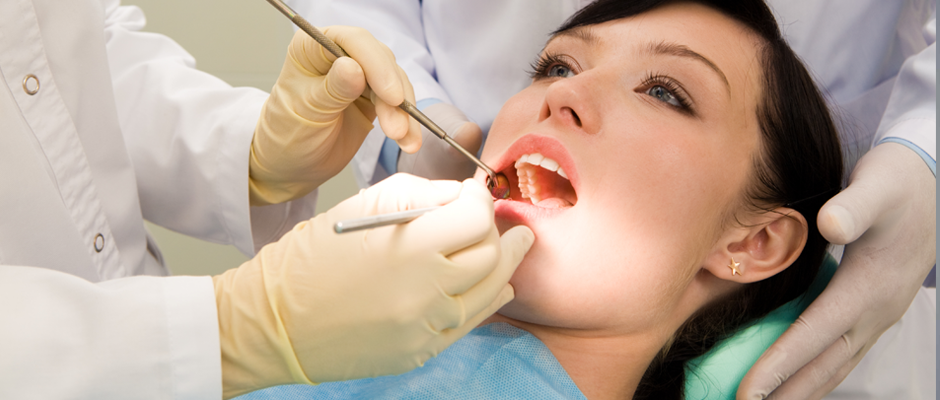 Diş eti iltihabı tedavi edilmezse diş etrafındaki kemiği eritiyor