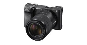 Sony, E-mount yelpazesine yüksek büyütme oranlı APS-C Zoom lensi ekledi