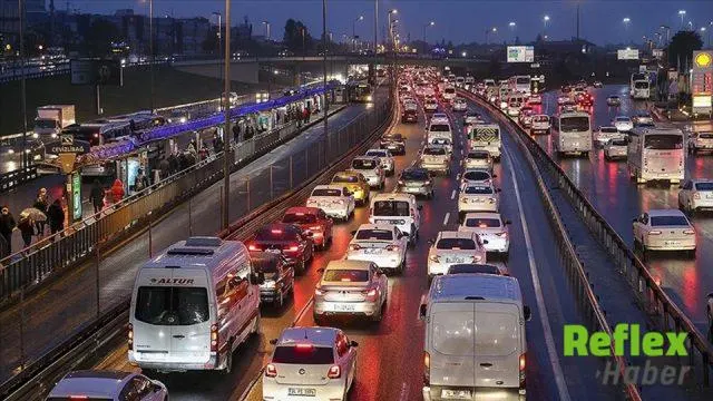 İ̇stanbul’da Akşam Trafiği Yağışla Birlikte Yüzde 81’e Ulaştı