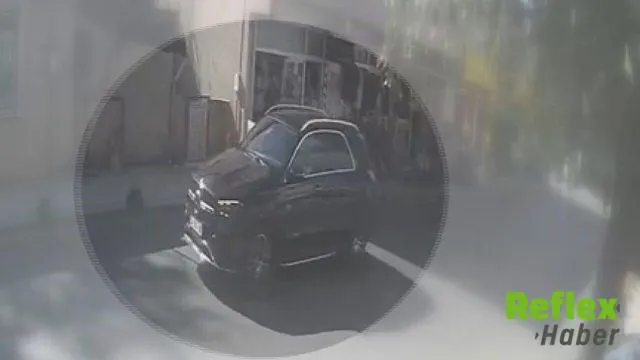Çekmeköy'de Araçta Silahla Vurulmuş Erkek Bulundu