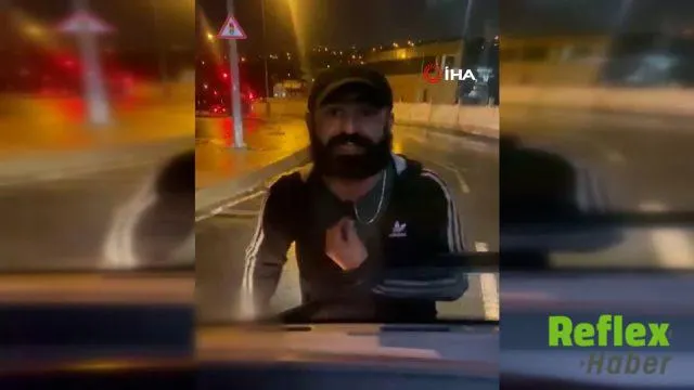 Başakşehir’de İ̇ett Otobüsünün Önü Kamyonetle Kesildi