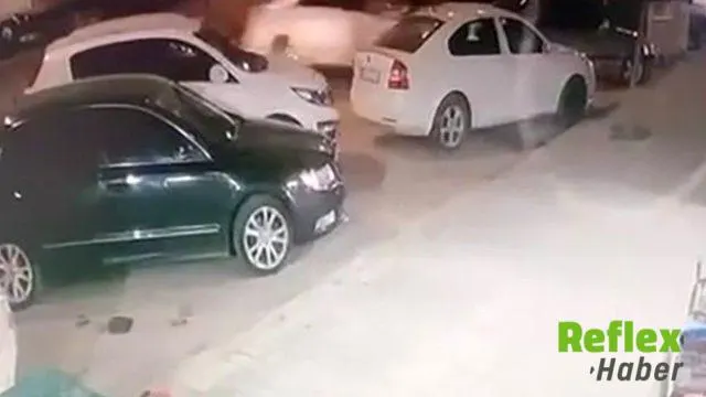 Erzurum Aziziye’de Direksiyonu Kilitlenen Otomobil Park Halindeki Araçlara Çarptı