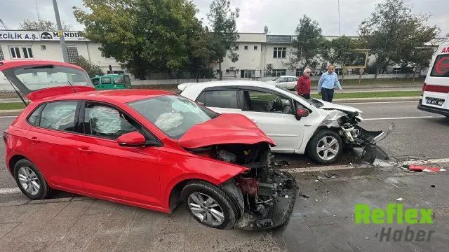 Samsun'da İ̇ki Otomobil Kafa Kafaya Çarpıştı: Bir Sürücü Ağır Yaralı