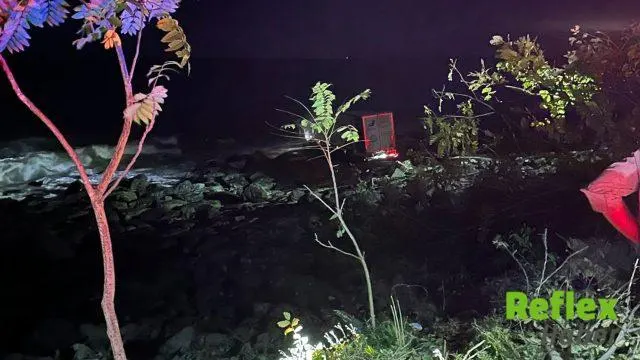 Arhavi'de Tir Denize Sürüklenmeden Kayalıklarda Kaldı