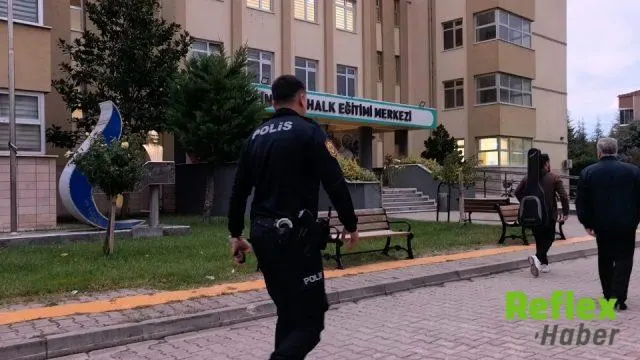 İ̇negöl'de Ehliyet Sınavında Kopya Düzeneğiyle Yakalandı