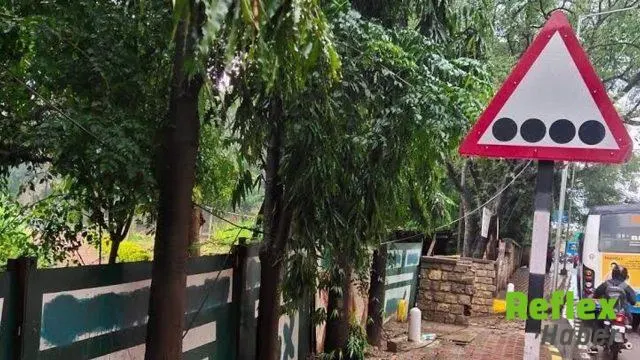 Bengaluru’da Dört Siyah Noktalı Tabelanın Anlamı Belli Oldu