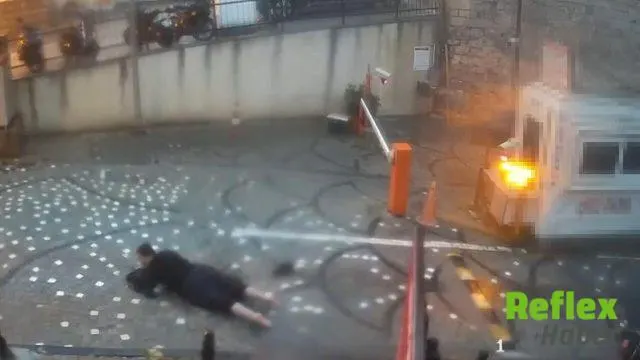Fatih'te Su Birikintisindeki Elektrik Akımı 14 Yaşındaki Çocuğun Hayatına Mal Oldu