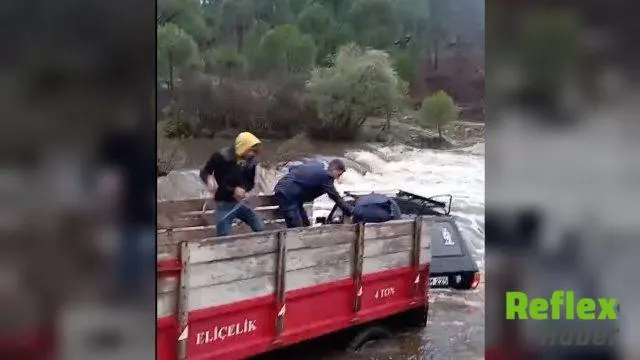 Koçarlı’da Sel Suyuna Kapılan Otomobil Kurtarıldı