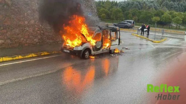 Körfez’de Seyir Halindeki Hafif Ticari Araç Yandı