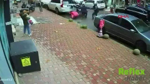 Çekmeköy'de Motosikletin Sürüklediği Kişi Kamerada