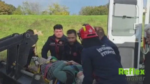 Çatalca'da Taşan Dereden Kepçeyle Geçirilen Kadın Hastaneye Ulaştırıldı