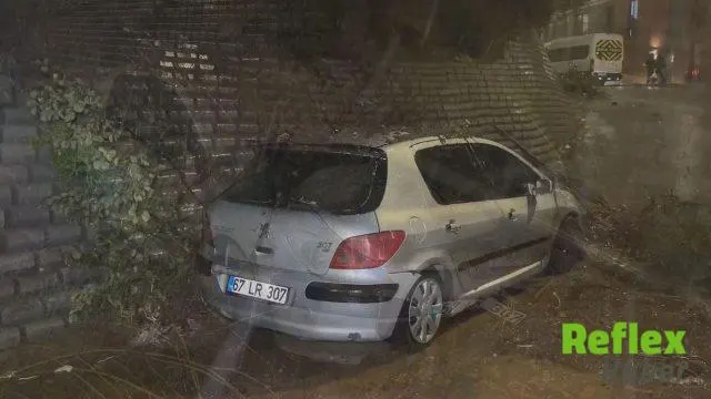 Beykoz'da Fırtına Ve Sağanak Araçları Suya Gömdü, Evleri Bastı