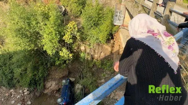 Efeler'de Köprüden Dereye Düşen Otomobildeki Üç Kişi Yaralandı
